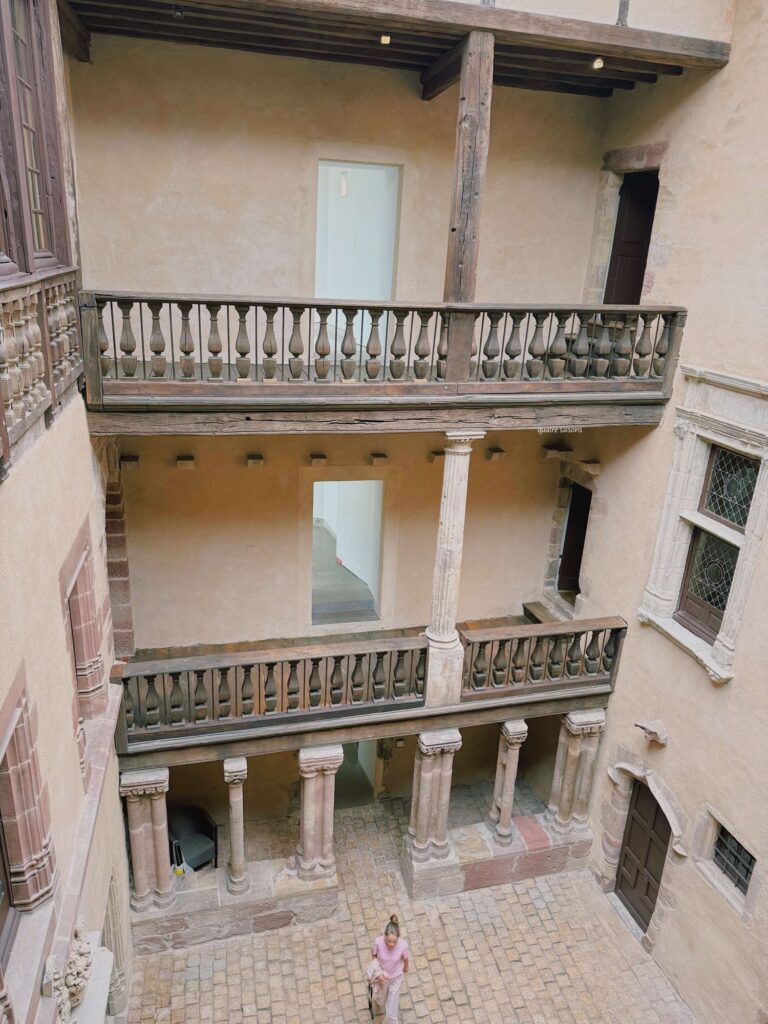 フランス南西部、ロデーズにあるフナイユ博物館(Musée Fenaille)
