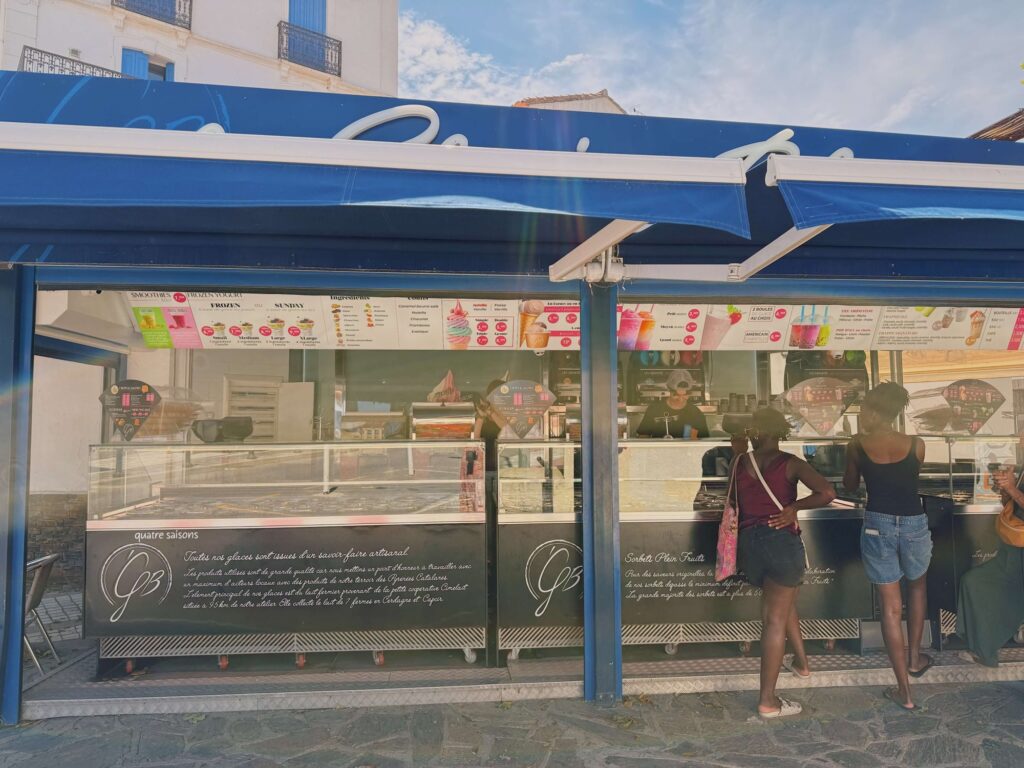 バニュルス＝シュル＝メールのアイスクリームショップ、Le glacier bleu