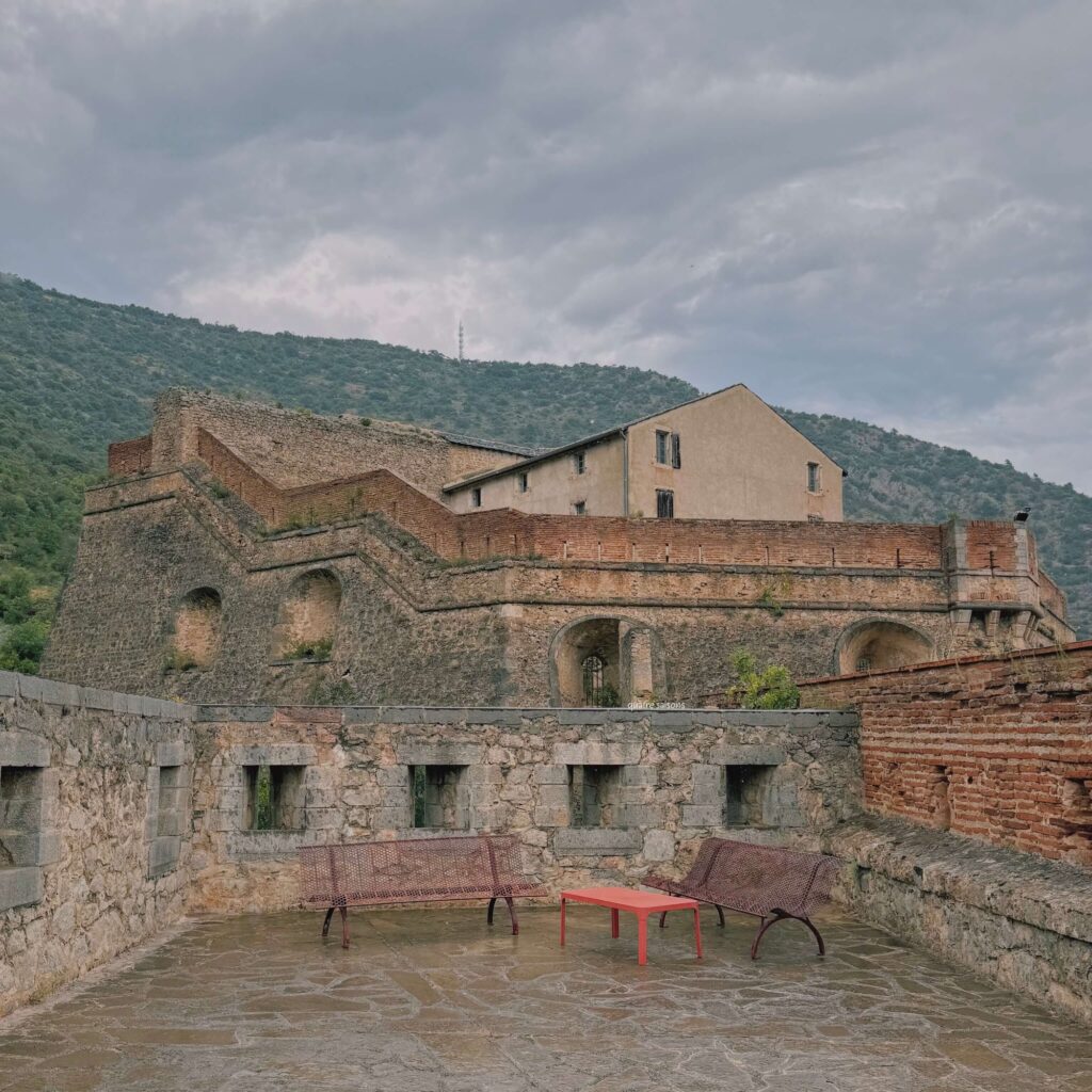 フランス南西部の村ヴィルフランシュドコンフランにあるリベリア砦（Fort Libéria）