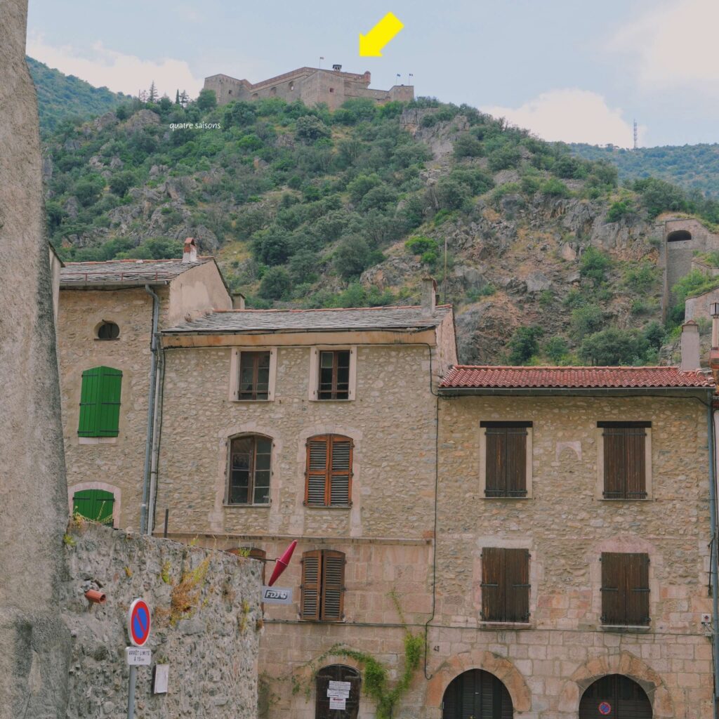 フランス南西部の村ヴィルフランシュドコンフランにあるリベリア砦（Fort Libéria）