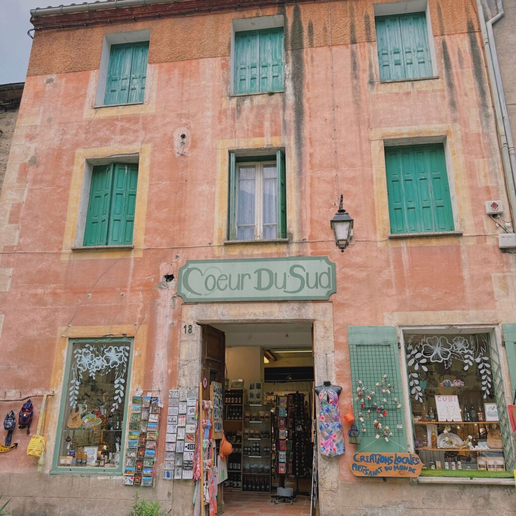 フランス南西部、スペイン国境近くの村ヴィルフランシュ・ド・コンフランのお店、COEUR DU SUD
