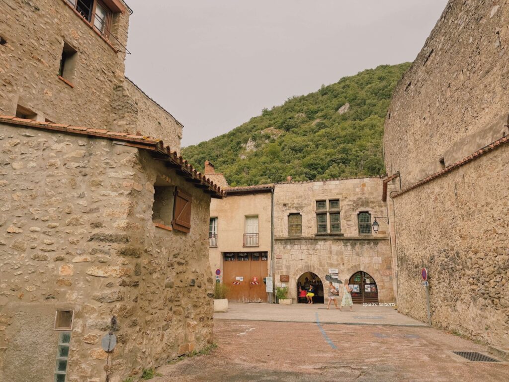 フランス南西部、ヴィルフランシュ・ド・コンフラン城壁の見学（Les Remparts）