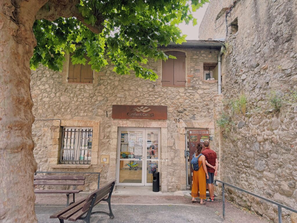 フランス南西部、ヴィルフランシュ・ド・コンフランの観光案内所