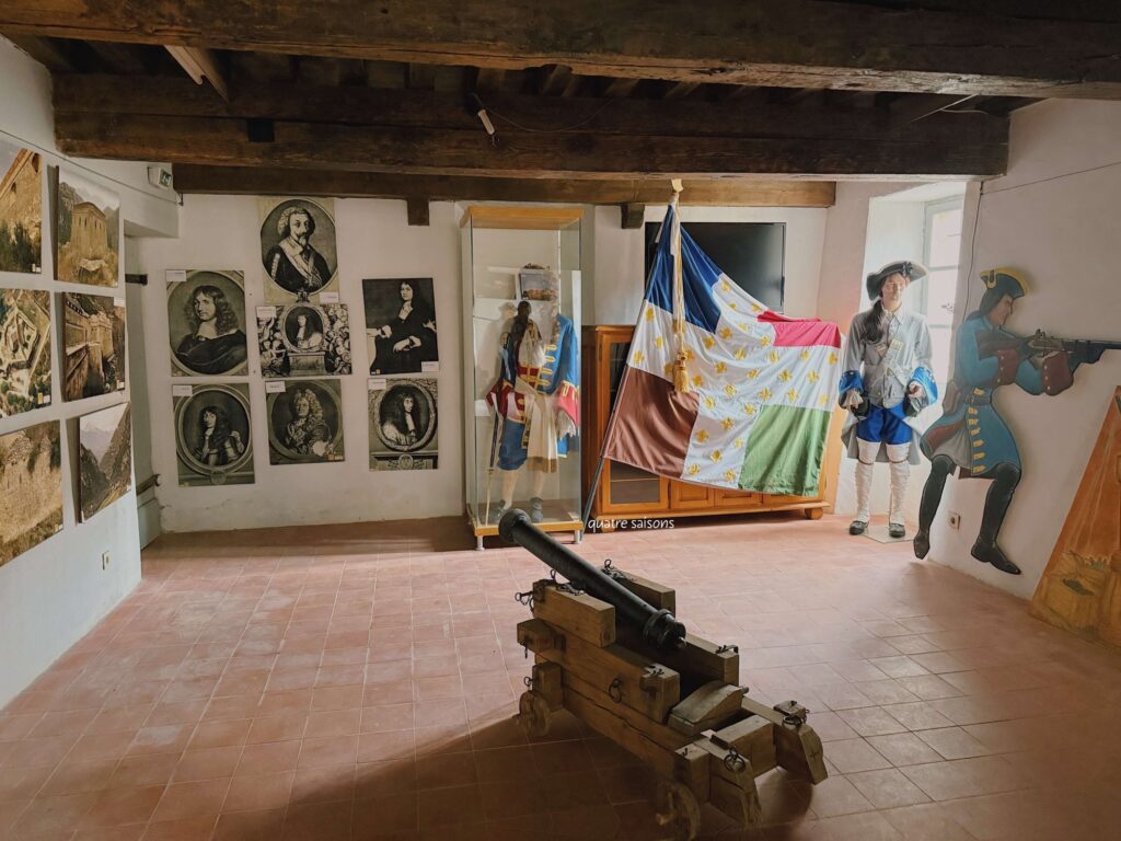 フランス南西部の村ヴィルフランシュドコンフランにあるリベリア砦（Fort Libéria）