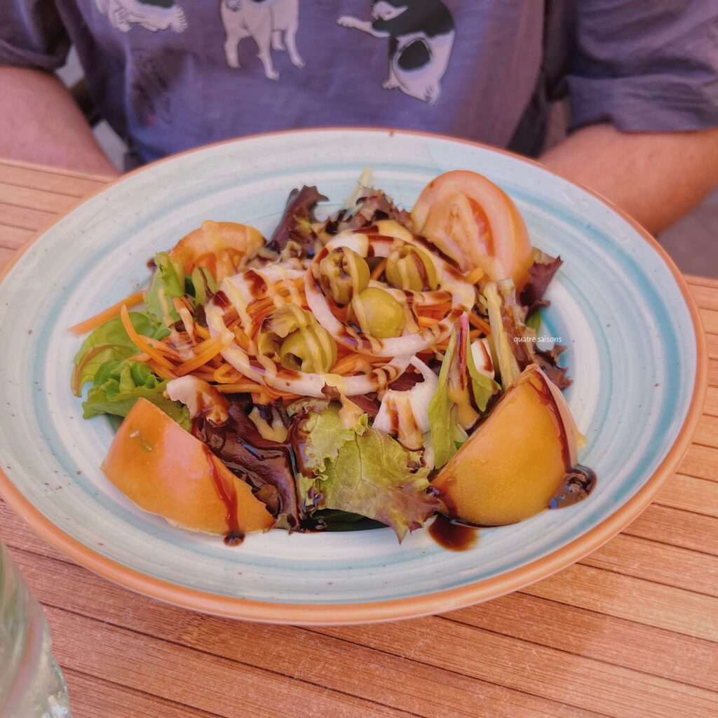 スペインの街フィゲラスのカフェレストランLa Volta