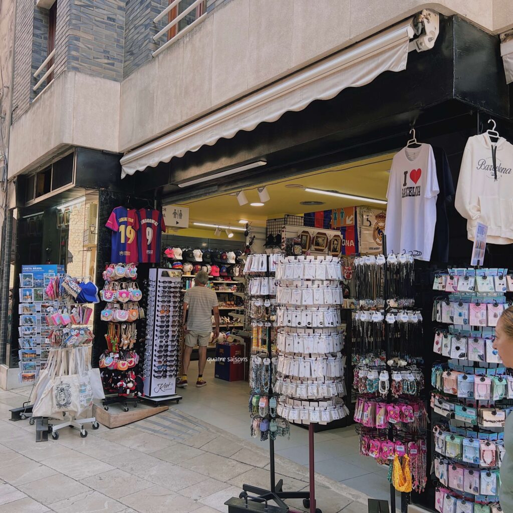 スペインの街、フィゲラスのお土産やさん