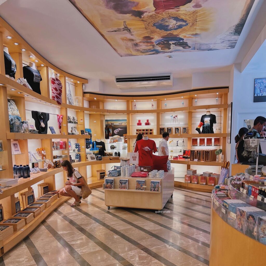 スペイン・サルバドール ダリの劇場美術館のお土産